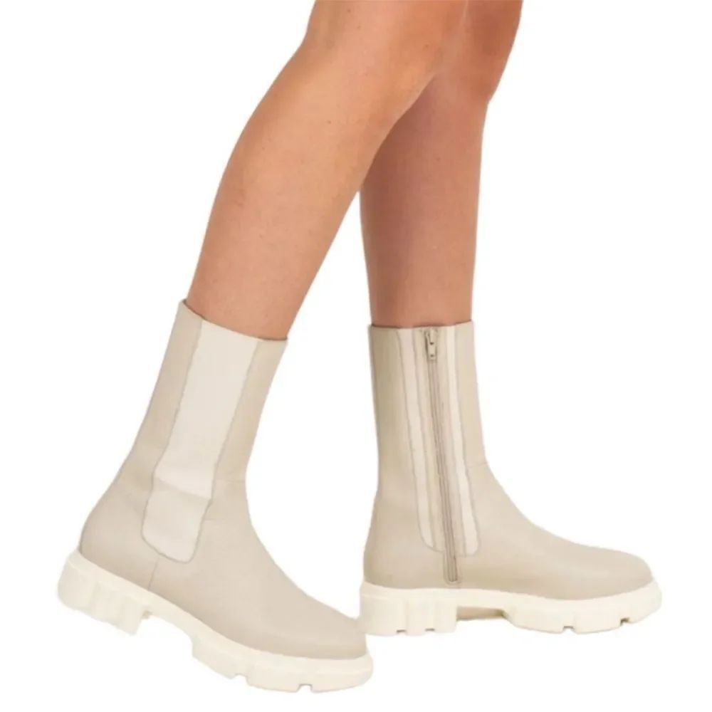 Free People Brooks Leather Chelsea Boot size 40EU ivory